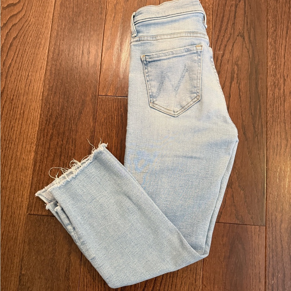 🌟MOTHER Light Blue Cropped Jeans with Frayed Hem